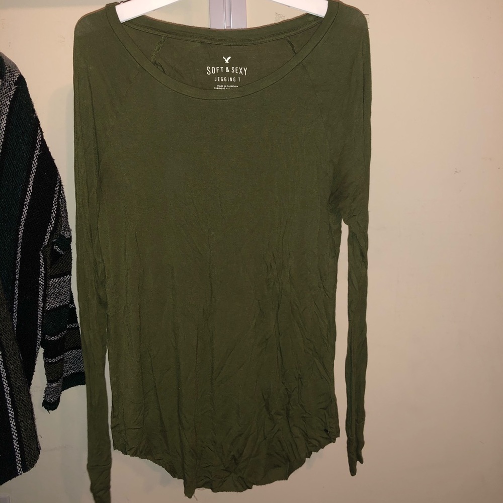 Soft and sexy American Eagle long sleeve shirt